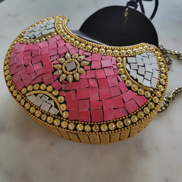 Small bejeweled crossbody/handbag - Picture 8 of 12